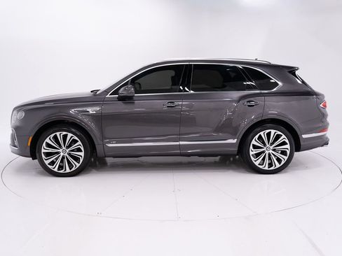 Certified 2022 Bentley Bentayga AWD/4WD image 2