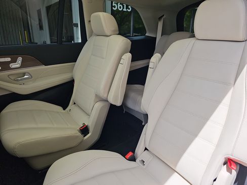 New 2026 Mercedes-Benz GLS 450 4MATIC image 16