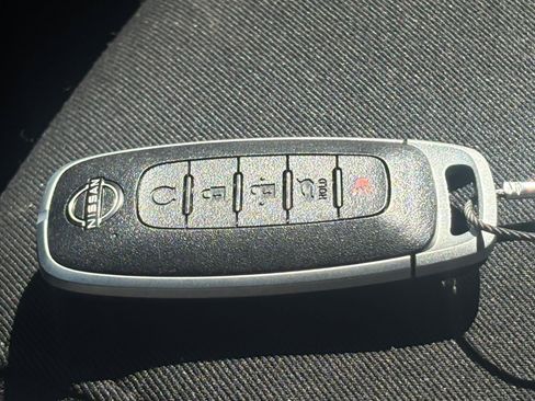 Used 2025 Nissan Pathfinder SV image 21