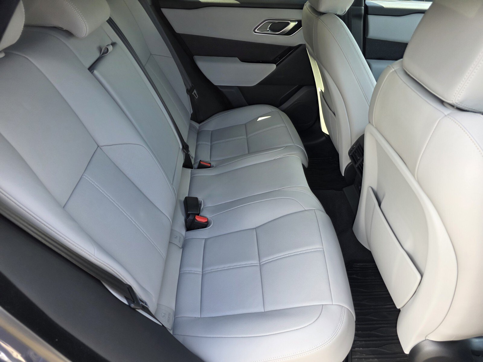 Used 2026 Land Rover Range Rover Velar S AWD/4WD image 5