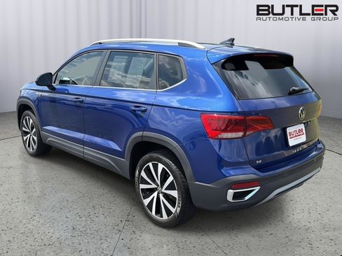 Used 2022 Volkswagen Taos SE FWD image 4