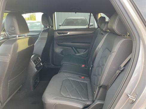 Used 2025 Volkswagen Atlas Cross Sport SE image 28