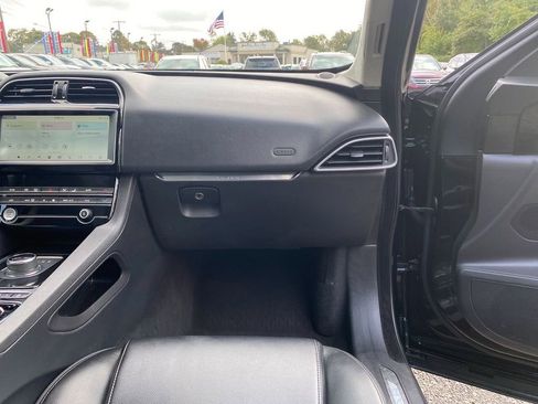 Used 2020 Jaguar F-PACE Premium image 29