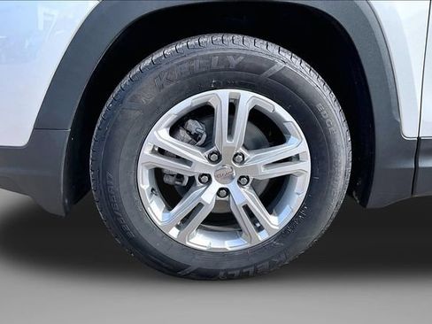 Used 2022 GMC Terrain SLE AWD/4WD image 9