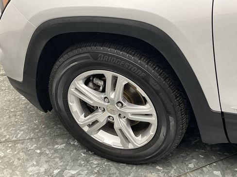 Used 2022 GMC Terrain SLE w/ LPO, Floor Liner Package image 28