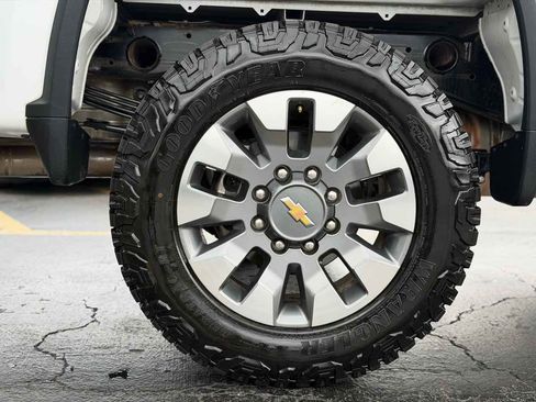 Used 2024 Chevrolet Silverado 2500 Custom w/ Custom Value Package AWD/4WD image 16