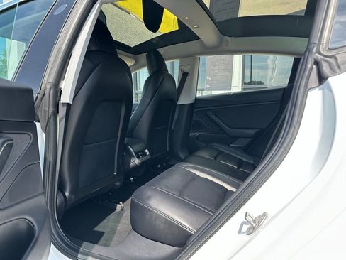 Used 2018 Tesla Model 3 Mid Range image 24