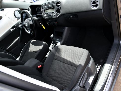 Used 2014 Volkswagen Tiguan S image 20