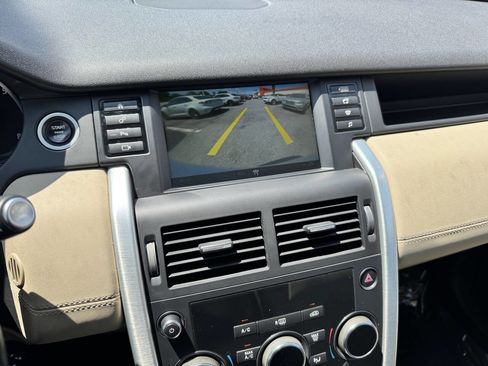 Used 2018 Land Rover Discovery Sport HSE image 18