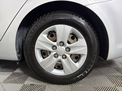 Used 2018 Kia Forte LX w/ LX Rear Camera Package image 17