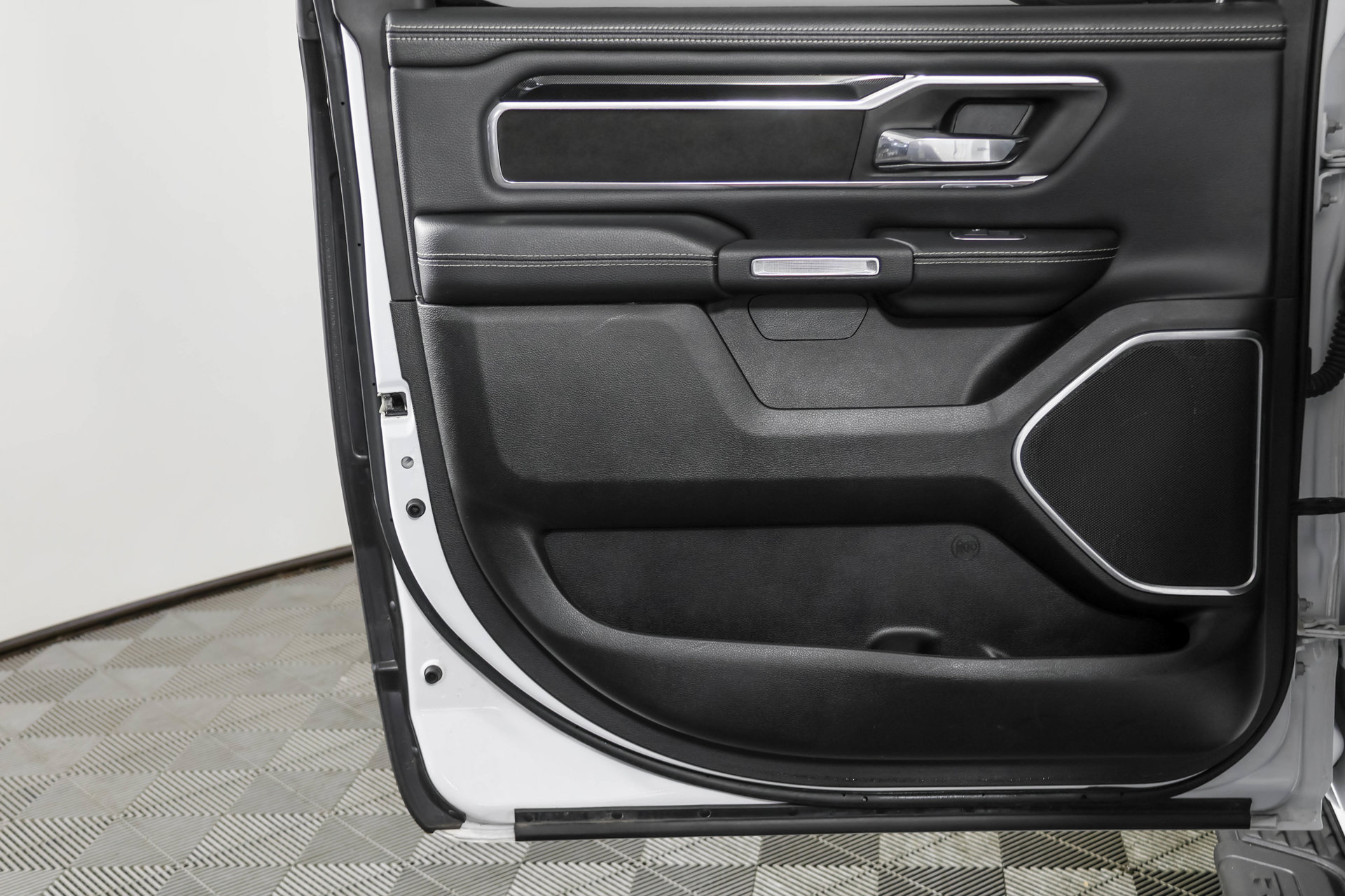 Used 2022 RAM 1500 Laramie AWD/4WD image 44