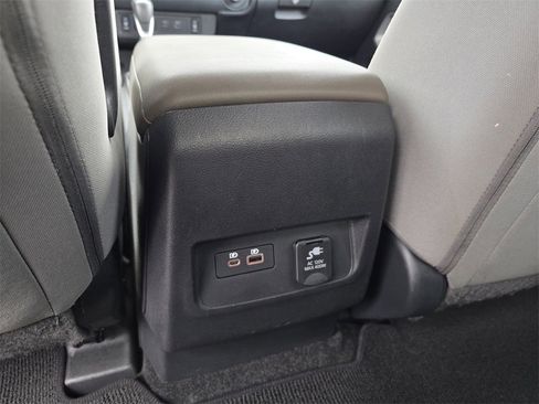Used 2022 Nissan Frontier SV image 17