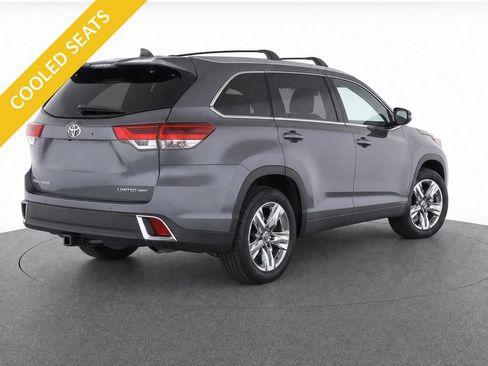 Used 2017 Toyota Highlander Limited Platinum AWD/4WD image 4