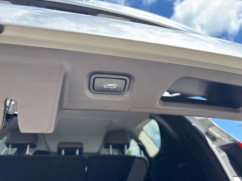 Used 2020 Hyundai Santa Fe SEL w/ Convenience + Premium Package image 16