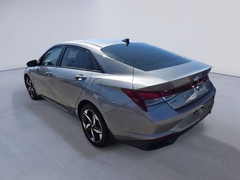 Used 2023 Hyundai Elantra SEL w/ Convenience Package FWD image 3