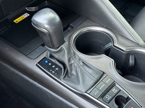 Used 2022 Toyota Camry SE image 23