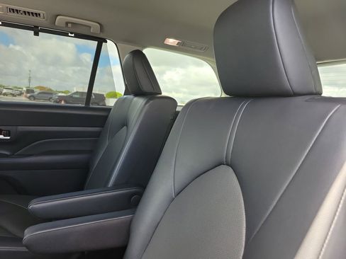 Certified 2025 Toyota Grand Highlander FWD image 14