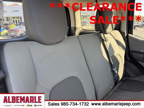 Used 2015 Nissan Xterra S image 34