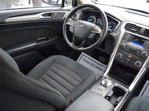 Used 2017 Ford Fusion SE image 13