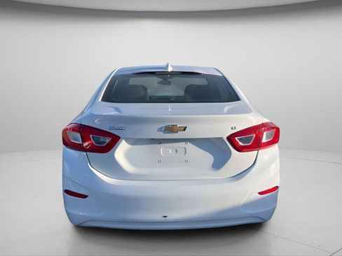 Used 2017 Chevrolet Cruze LT image 9