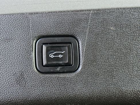 Used 2022 Chevrolet Blazer RS w/ Enhanced Convenience Package FWD image 30