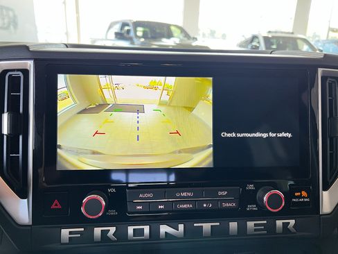 Used 2025 Nissan Frontier SV w/ SV Convenience Package AWD/4WD image 17