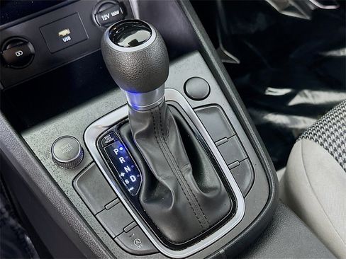 Used 2022 Hyundai Kona SE image 28