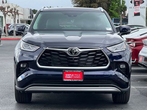 New 2026 Toyota Highlander Platinum image 11