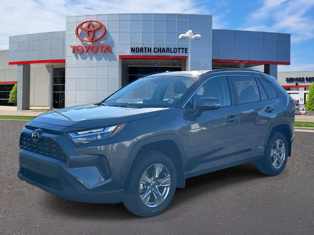 Used 2025 Toyota RAV4 XLE w/ Convenience Package AWD/4WD image 5