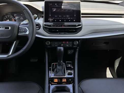 Used 2025 Jeep Compass Limited image 18