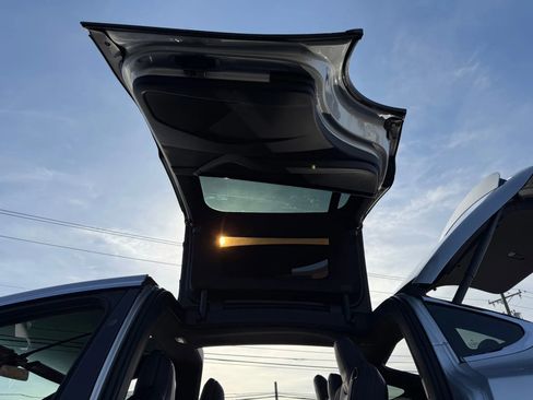 Used 2018 Tesla Model X 75D image 46