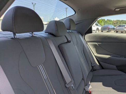Used 2025 Hyundai Elantra SEL FWD image 31