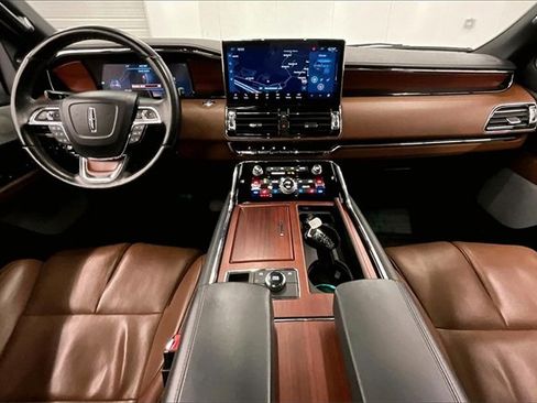 Used 2023 Lincoln Navigator Reserve image 14