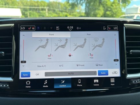 New 2026 Chrysler Voyager LX image 22