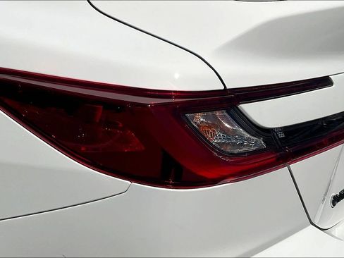 Used 2025 Toyota Camry SE w/ Convenience Package image 23