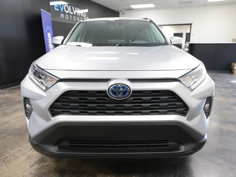 Used 2021 Toyota RAV4 XLE Premium image 5