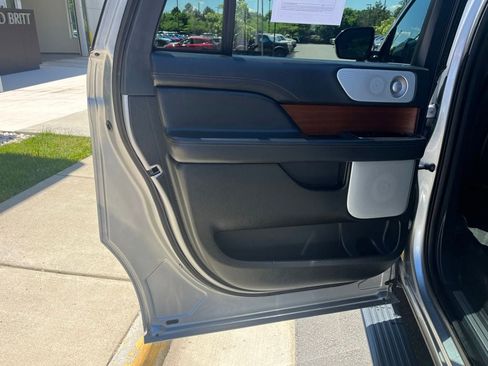 Used 2023 Lincoln Navigator L Black Label AWD/4WD image 18