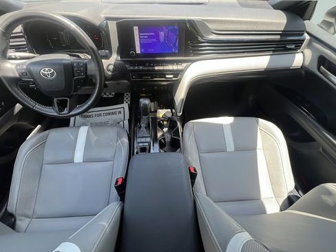 Used 2025 Toyota Camry SE w/ Convenience Package FWD image 10