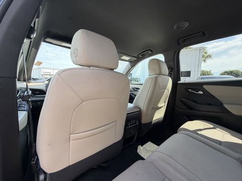 Used 2023 Chevrolet Traverse LS FWD image 12