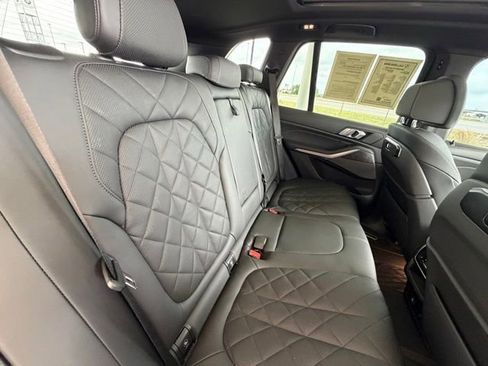Certified 2025 BMW X5 xDrive40i w/ M Sport Package AWD/4WD image 34
