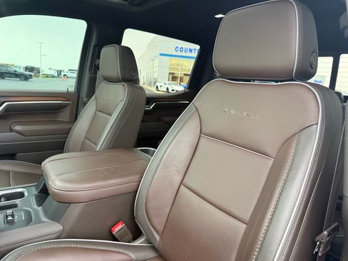 Used 2025 GMC Sierra 1500 Denali w/ Denali Reserve Package AWD/4WD image 19