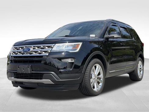 Used 2018 Ford Explorer XLT w/ Equipment Group 202A AWD/4WD image 3
