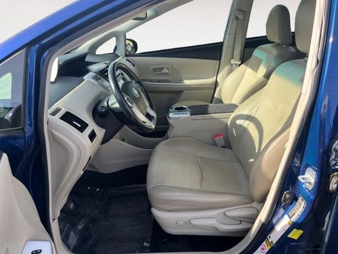 Used 2014 Toyota Prius V Five image 9