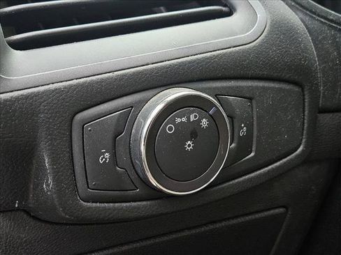 Used 2018 Ford Edge SE image 11