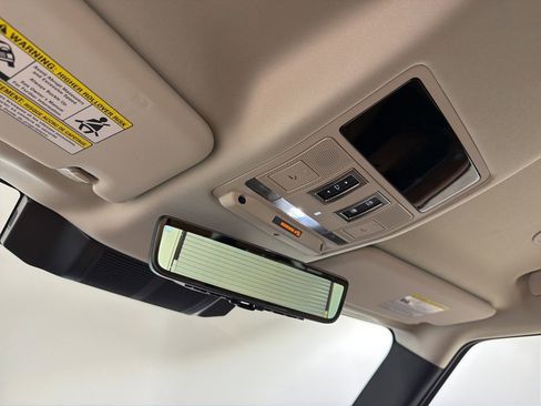 Used 2024 Land Rover Defender 90 S image 18