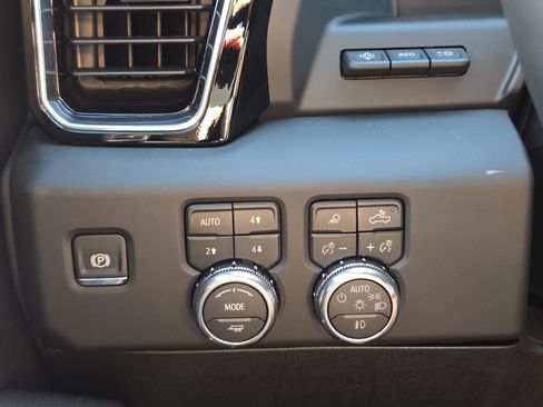 New 2026 GMC Sierra 3500 Denali w/ Technology Package AWD/4WD image 16