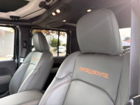 Used 2025 Jeep Gladiator Mojave AWD/4WD image 9
