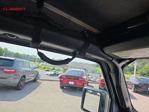 Used 2022 Jeep Wrangler Unlimited Rubicon 4xe AWD/4WD image 34