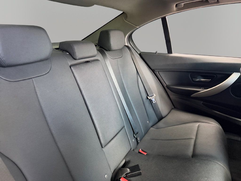 Used 2017 BMW 320i Sedan RWD image 28