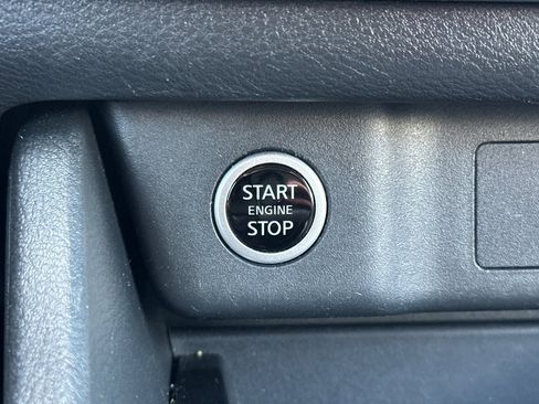 Used 2023 Nissan Rogue SV FWD image 31